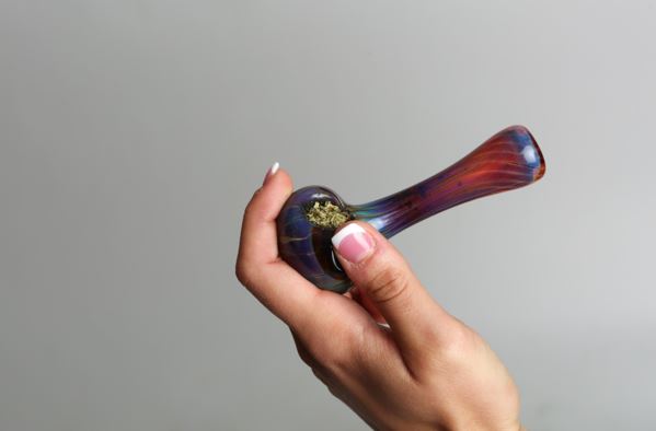 A Beginner’s Guide on How to Smoke a Bowl