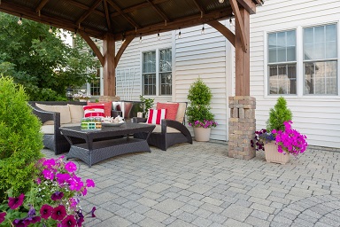 Practical Tips to Create That Stunning Outdoor Living Space You’ll Love