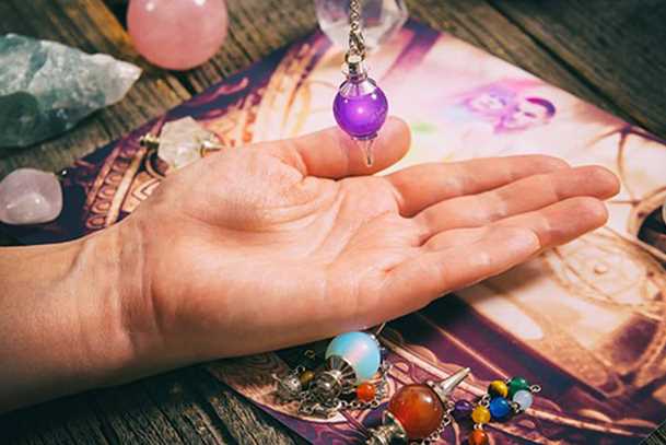 PSYCHIC READINGS: ARE THEY WORTH IT?