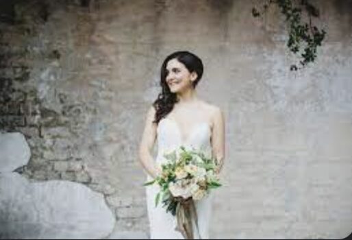 Who Should Choose Elegant Wedding Dresses