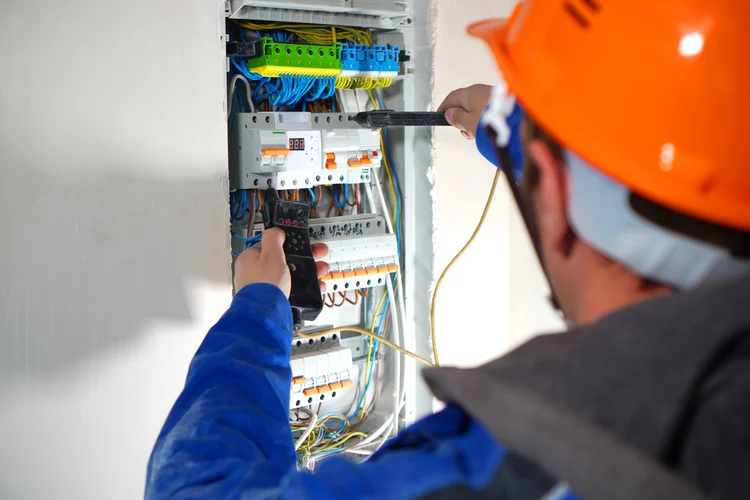 Advanced Techniques for Safely Handling Electrical Wiring: Tips from Experienced Contractors